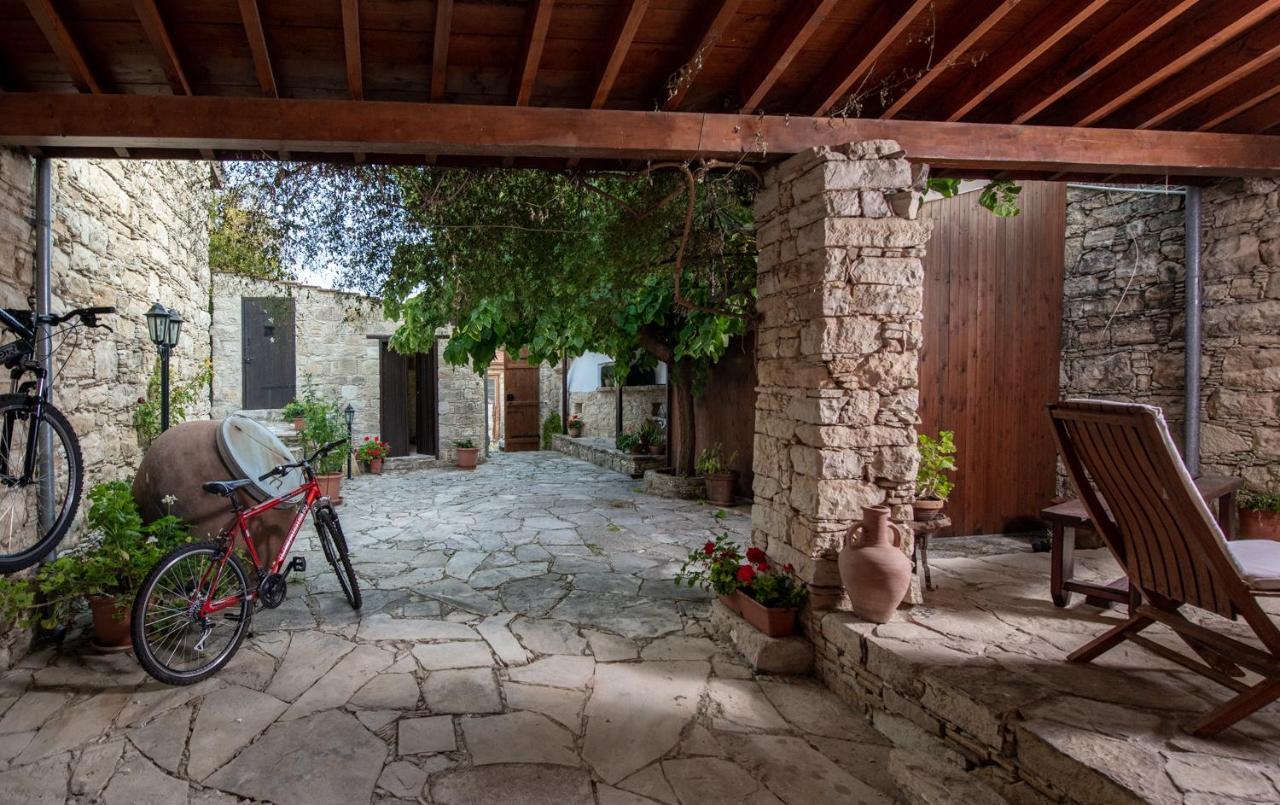Apanemia Inn House Лофу Экстерьер фото