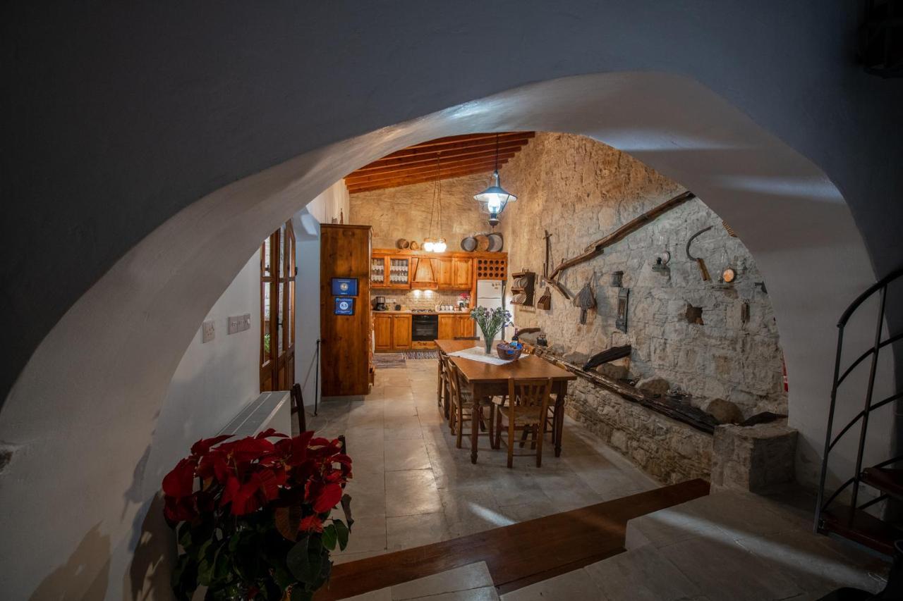 Apanemia Inn House Лофу Экстерьер фото