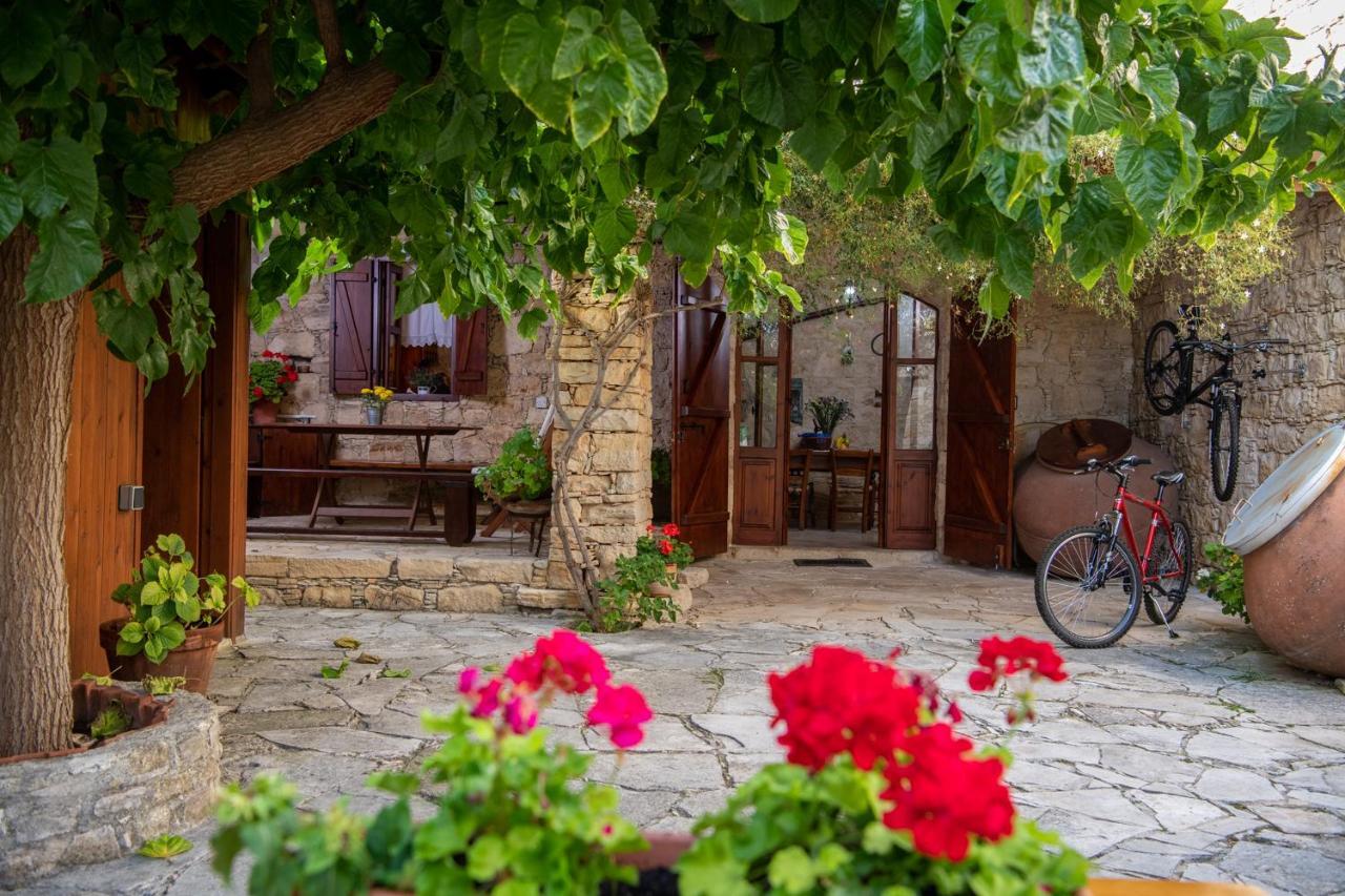 Apanemia Inn House Лофу Экстерьер фото