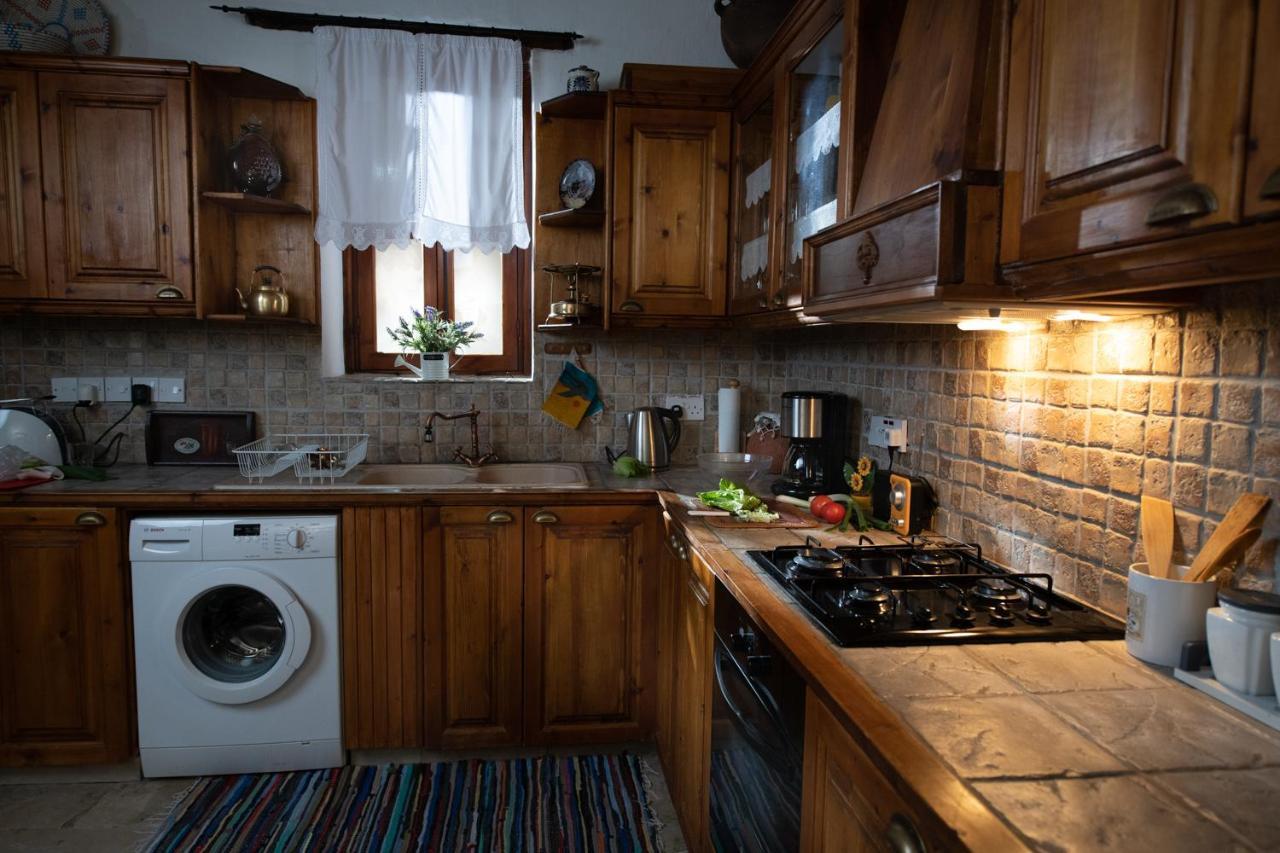 Apanemia Inn House Лофу Экстерьер фото