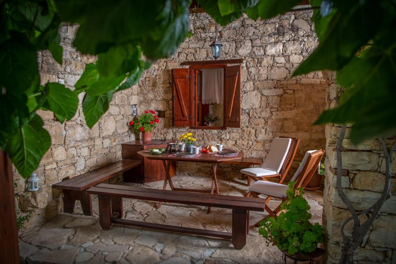 Apanemia Inn House Лофу Экстерьер фото