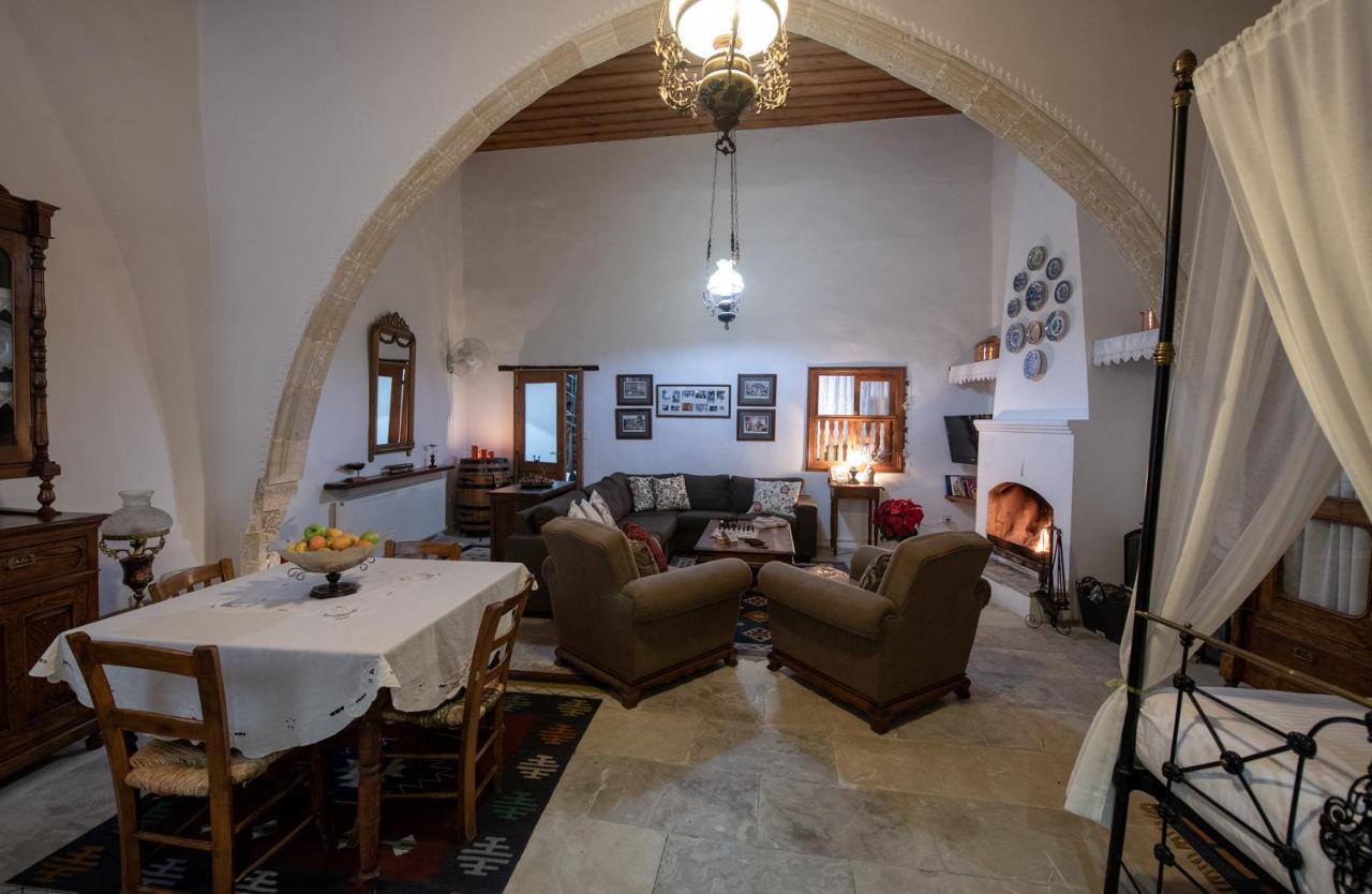 Apanemia Inn House Лофу Экстерьер фото